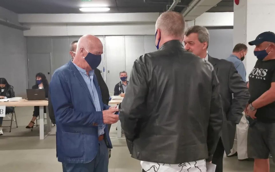 Мажоритарният собственик на Левски Наско Сираков, бившият собственик Тодор Батков