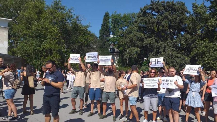 Хиляди на протест срещу COVID мерките във Варна