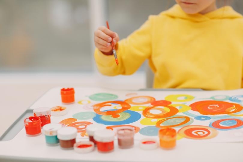 Без скука: как да научим детето да се забавлява само