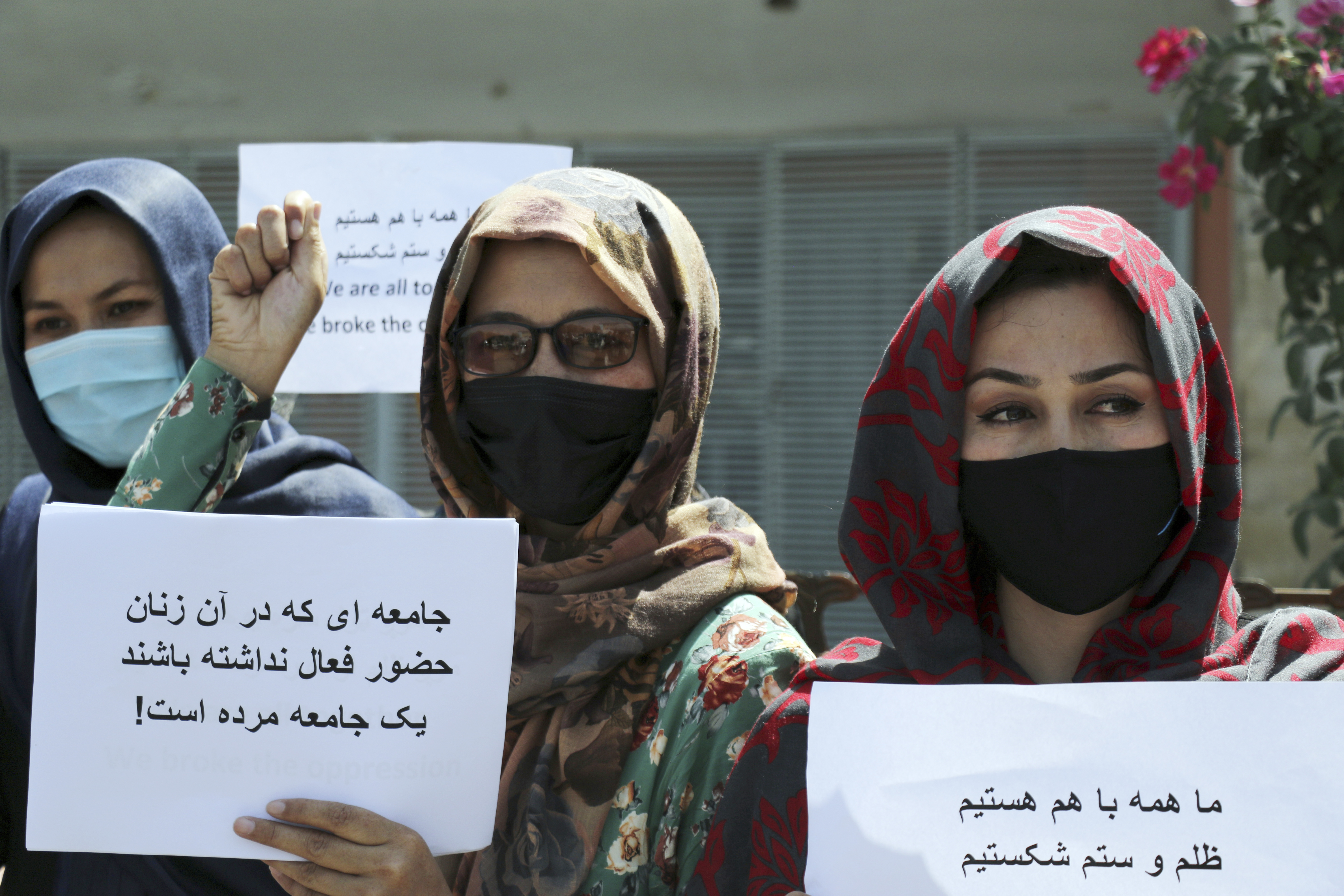 <p>Десетки излязоха на митинг в Кабул в защита на правата на жените</p>