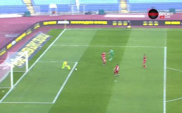 В 25 ата минута Гостите от Враца поведоха с гол на Юлиан