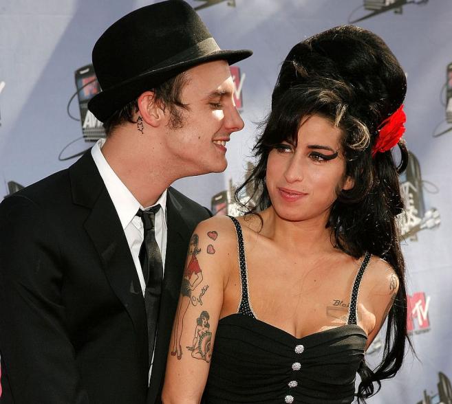  Ейми Уайнхаус и Блейк Фийлдър- Сивил 