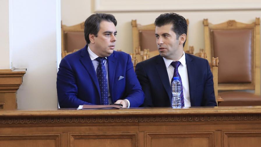 Кирил Петков и Асен Василев подкрепиха Радев за втори мандат