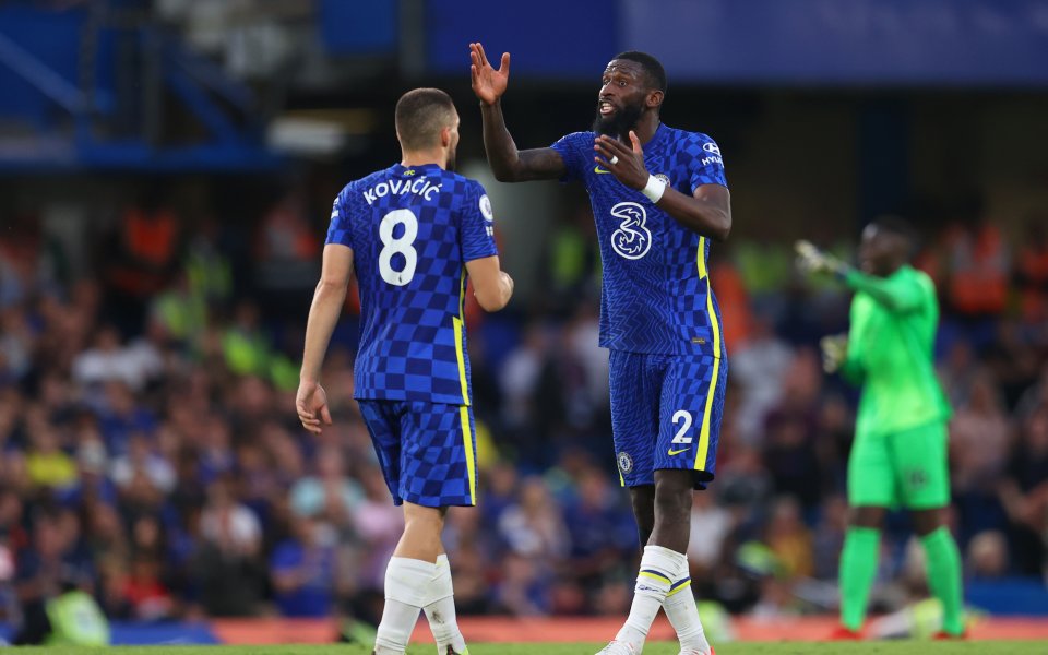 Челси все още се интересува от подписването на защитника на