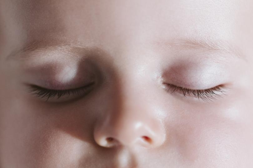 Какво да правим, когато нещо се заглещи в носа на малчугана?