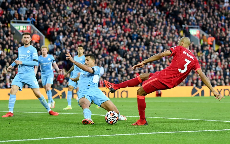 Вратарят Алисон Бекер и халфът Фабиньо ще пропуснат съботния мач