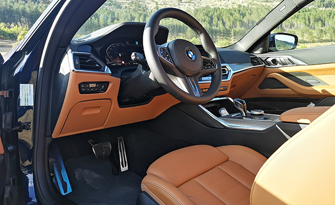  STOP & GO: Новото потомство на BMW Head-Up екрана предлага увеличена със 70 % повърхност на проекцията. 