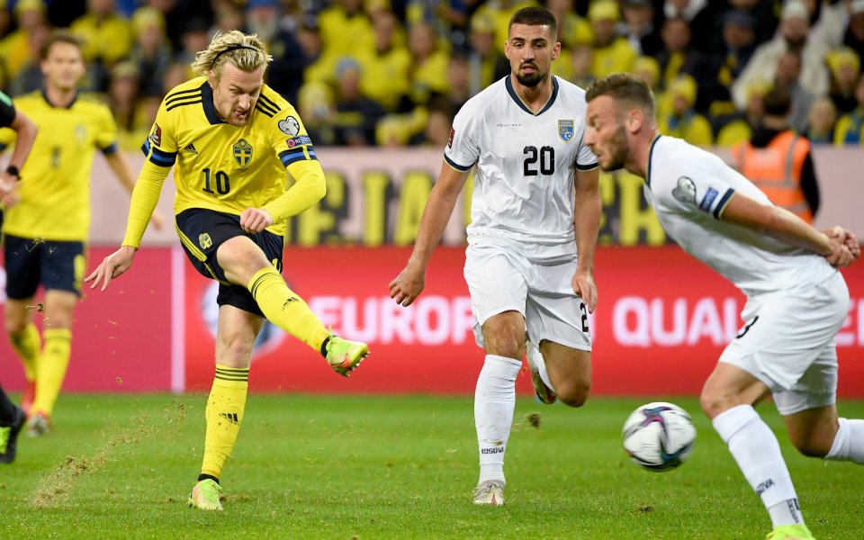 Швеция диша във врата на Испания след класика срещу Косово