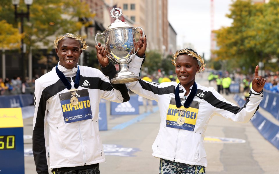 Кенийци спечелиха маратона в Бостън