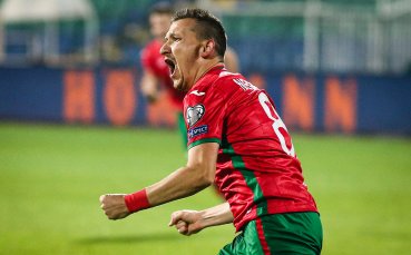 Звездата на Ботев Пловдив Тодор Неделев подкрепи футболиста на Левски