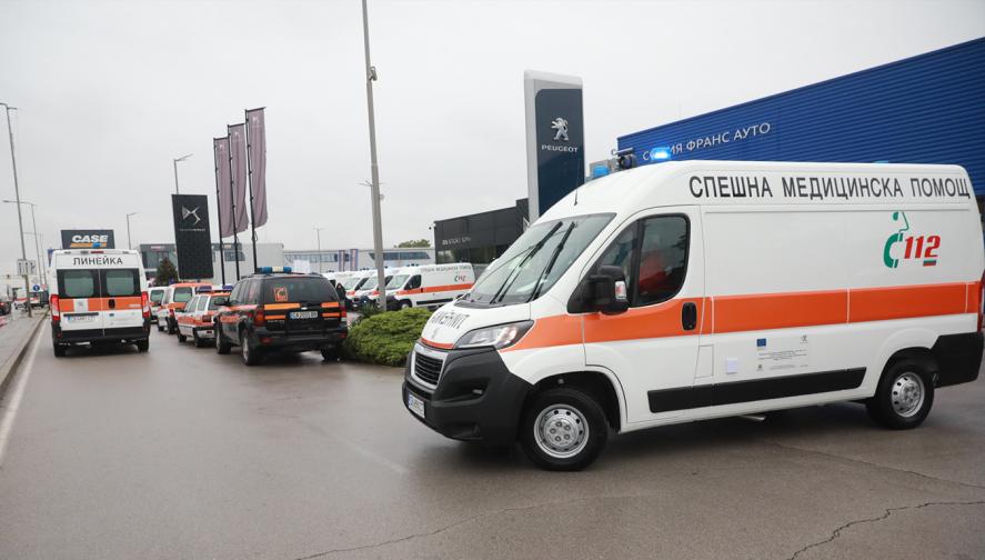 Стойчо Кацаров центъра за спешна медицинска помощ оборудвани линейки