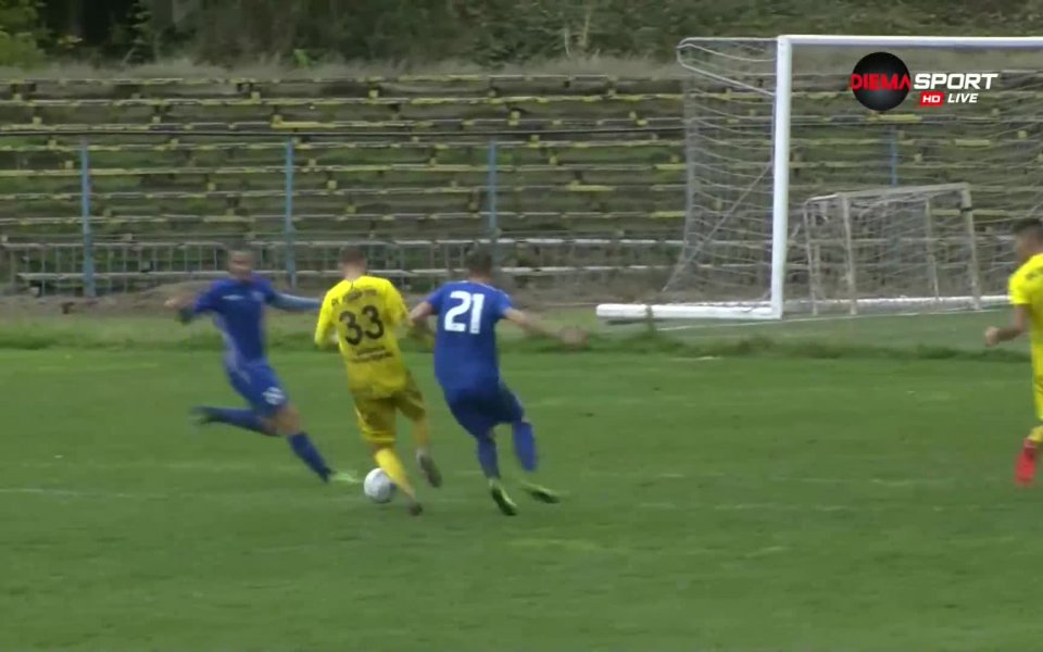 Четвърт час след подновяването на играта Михайлов бе изведен на