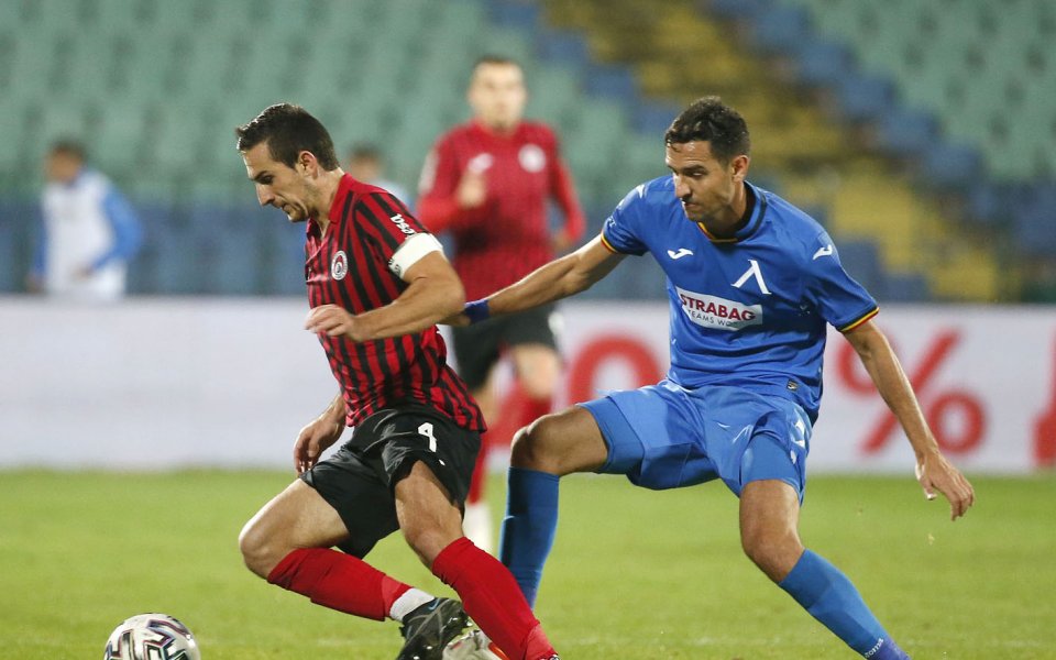 Отборите на Локомотив София и Левски играят при в столичното