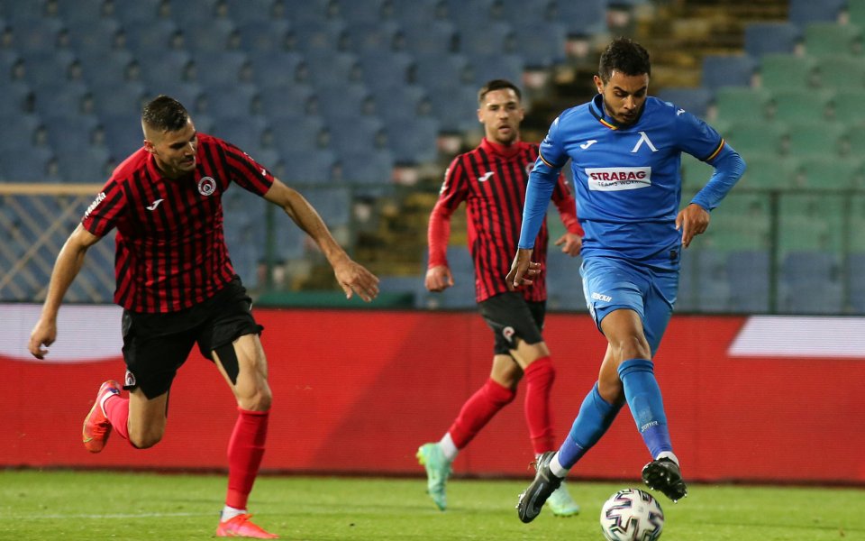 Левски приема Локомотив София в един от най-интересните мачове от