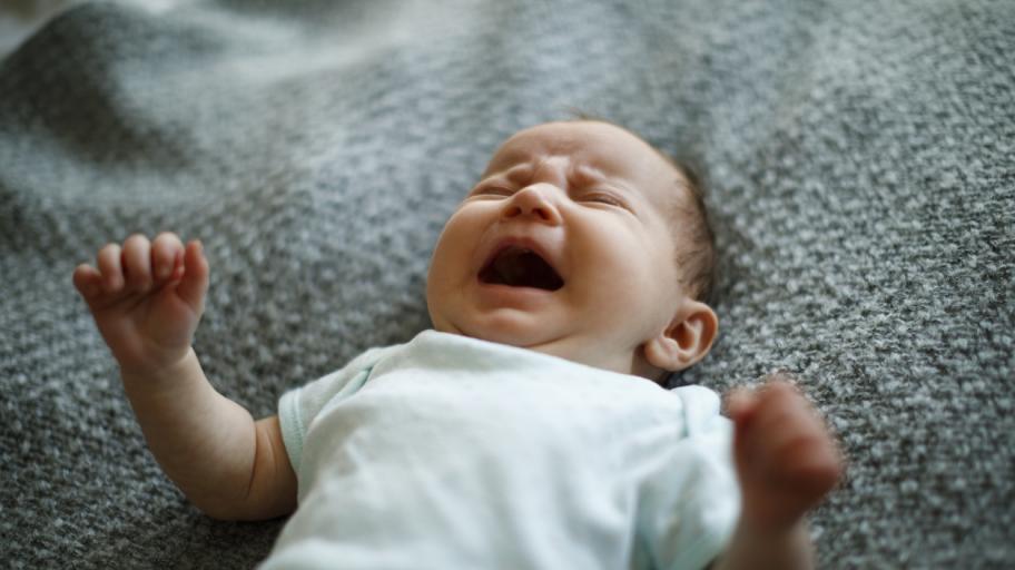 Този трик ще промени живота ви: д-р Хамилтън демонстрира как се успокоява ревящо бебе