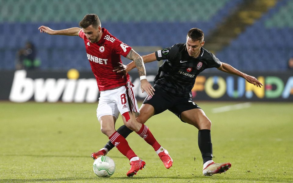 Атакуващият халф Греъм Кери няма да е на разположение на