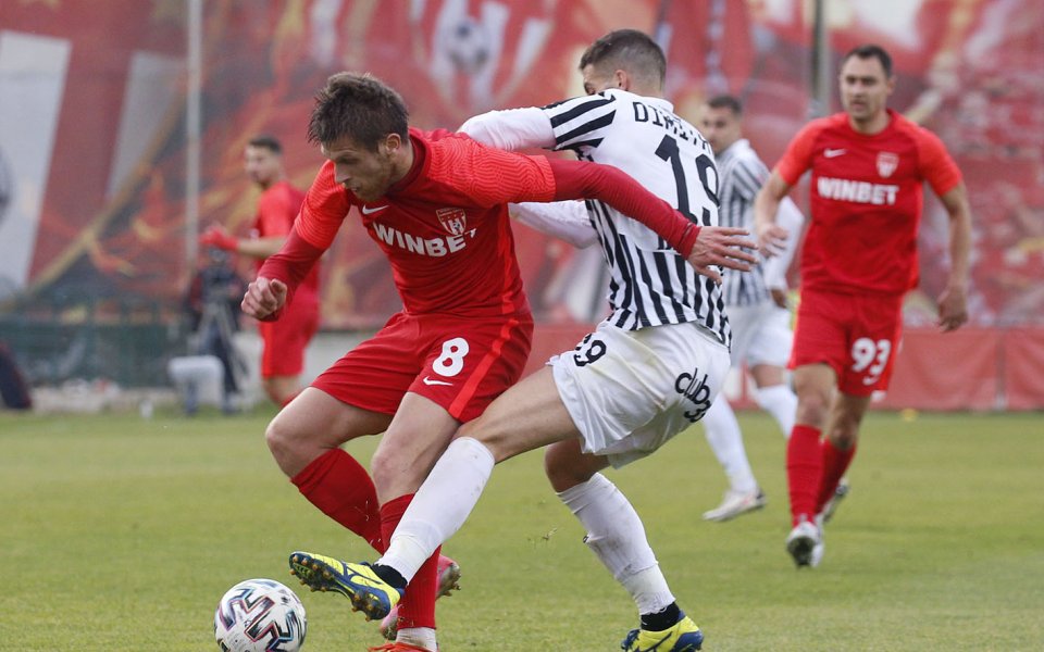 Отборът на Локомотив София приема Царско село в последен мач