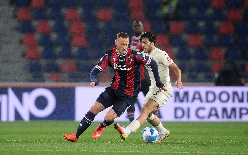 Болоня и Милан играят при резултат 2:2 в мач от