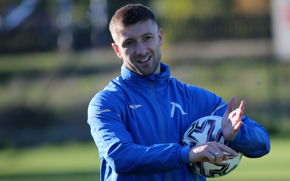 Защитникът на Левски – Драган Михайлович, проведе днес индивидуална тренировка.