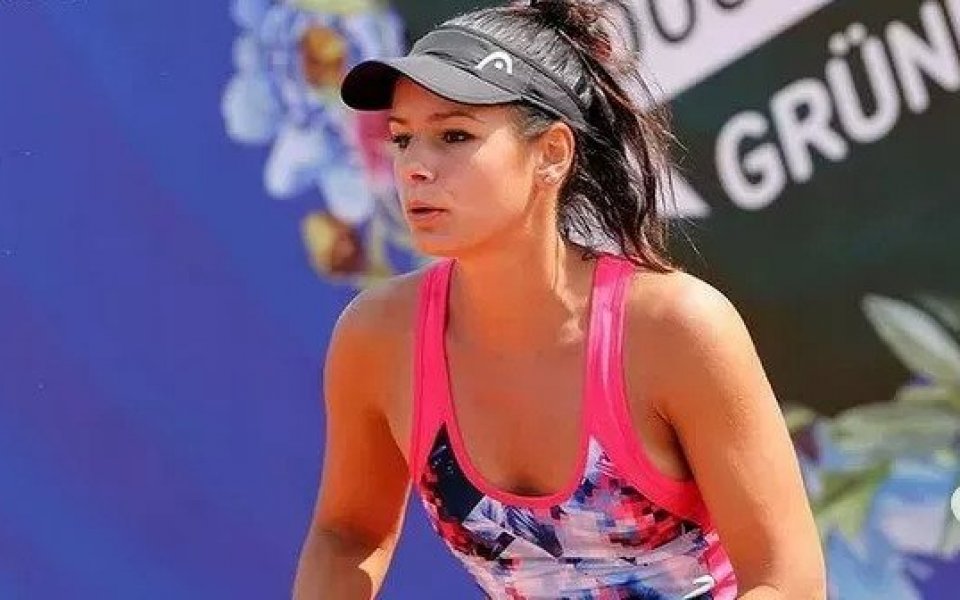 Юлия Стаматова спаси три мачбола и се класира за втория кръг на турнира във Варна