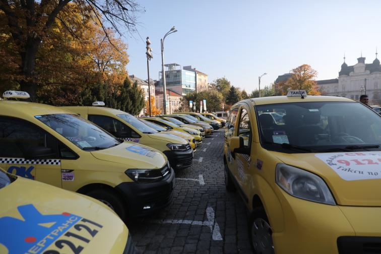Протест на таксиметровите шофьори пред Столична община