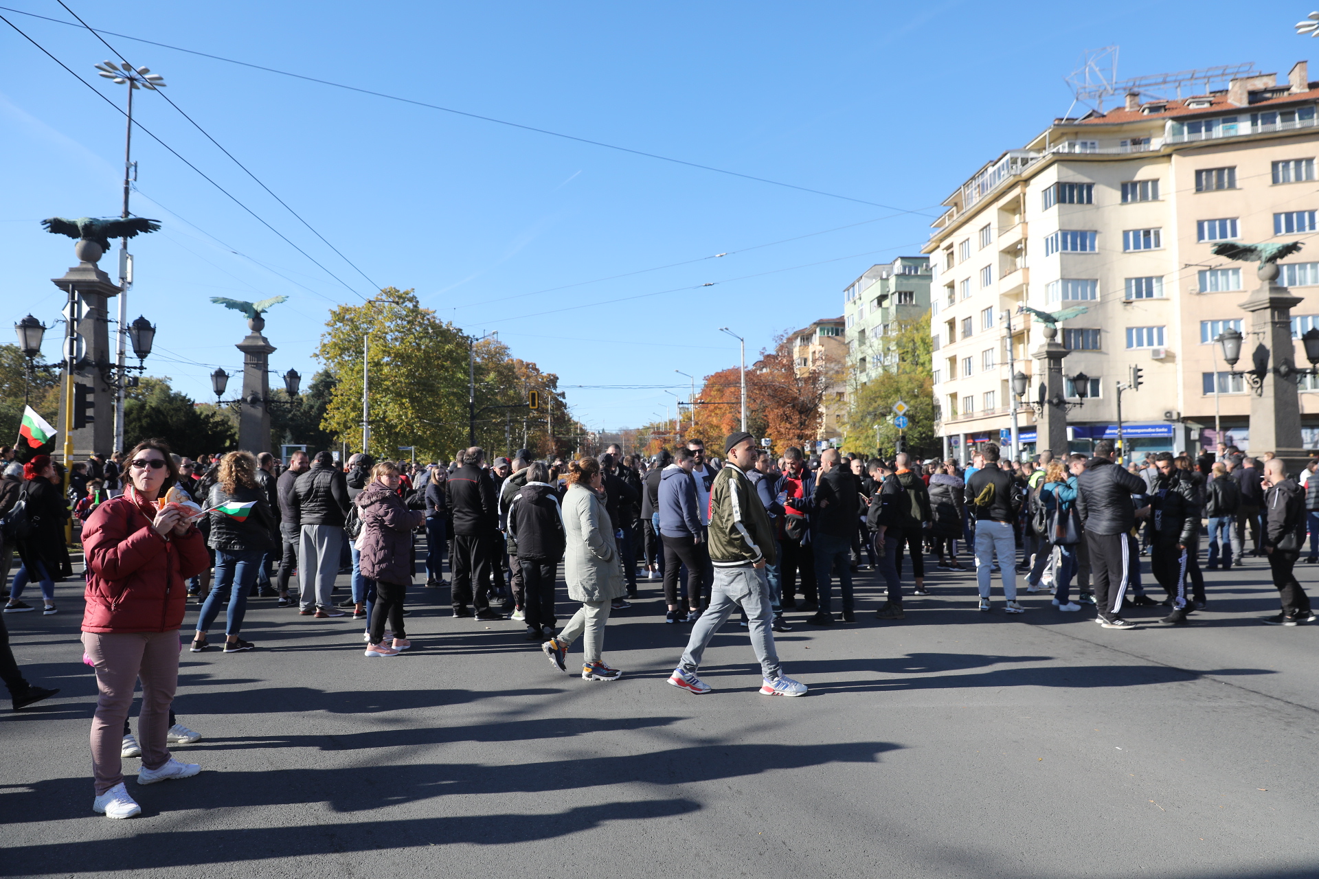 <p>Протест в София на представители на бизнеса, пострадал от новите ограничителни мерки.&nbsp;По-рано днес протестиращите блокираха за кратко пл. &quot;Орлов мост&quot;.</p>