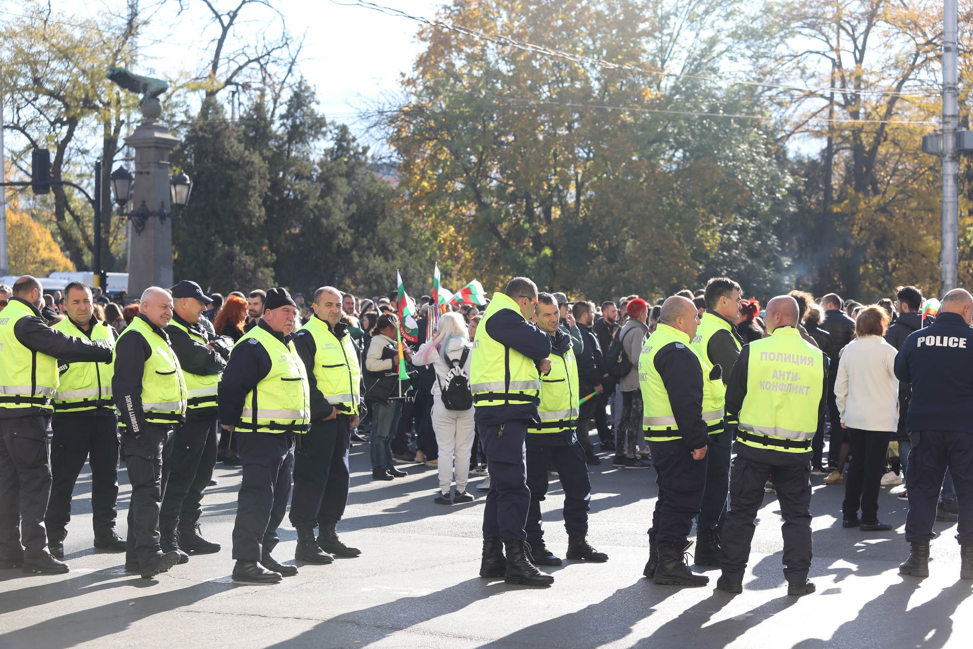 <p>Протест в София на представители на бизнеса, пострадал от новите ограничителни мерки.&nbsp;По-рано днес протестиращите блокираха за кратко пл. &quot;Орлов мост&quot;.</p>