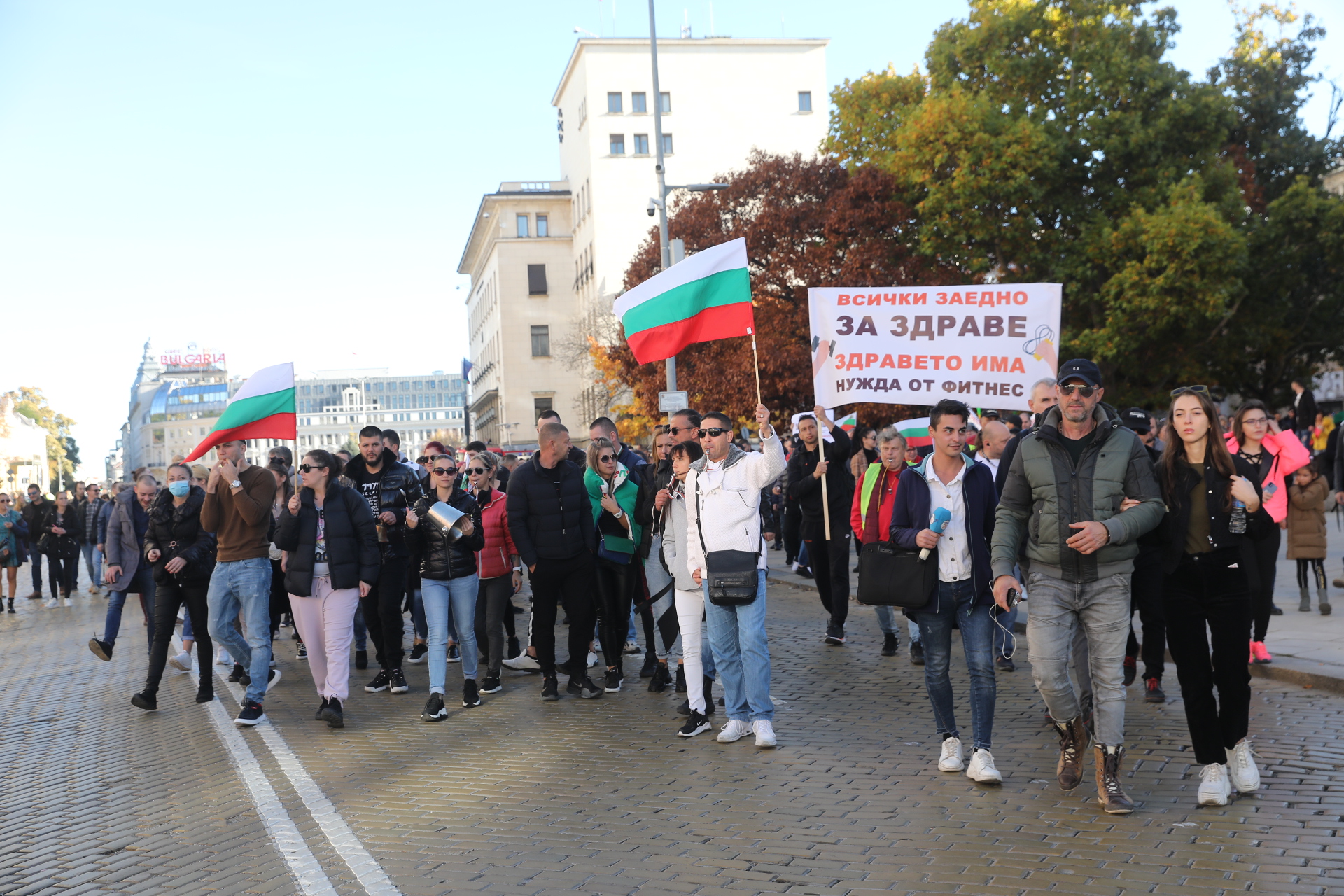 <p>Протест в София на представители на бизнеса, пострадал от новите ограничителни мерки.&nbsp;По-рано днес протестиращите блокираха за кратко пл. &quot;Орлов мост&quot;.</p>