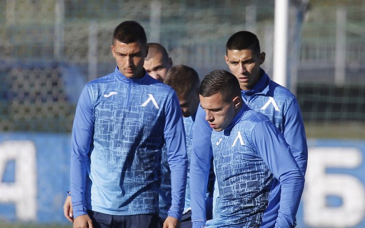 Левски подновява тренировки днес