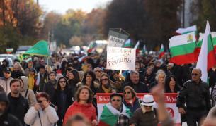 Голям протест срещу COVID сертификатите в София