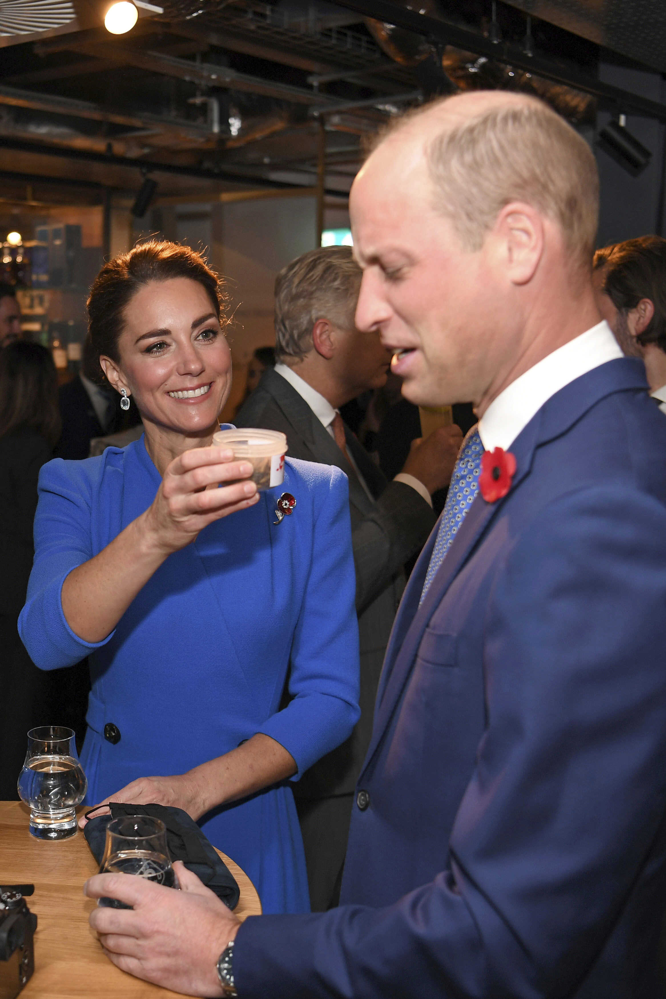 <p>Кейт Мидълтън и принц Уилям отново приковаха погледите върху себе си. Херцогът и херцогинята на Кеймбридж посетиха Глазгоу по повод на международната конференция за климата COP26</p>