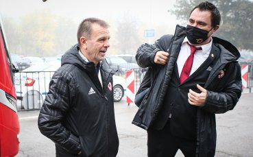 Наставникът на ЦСКА Стойчо Младенов говори пред медиите преди
