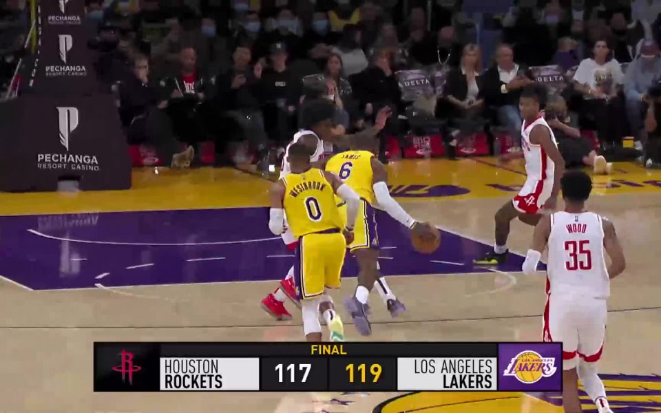 Вижте всичко най-интересно от мачовете в НБА от изминалата нощ.