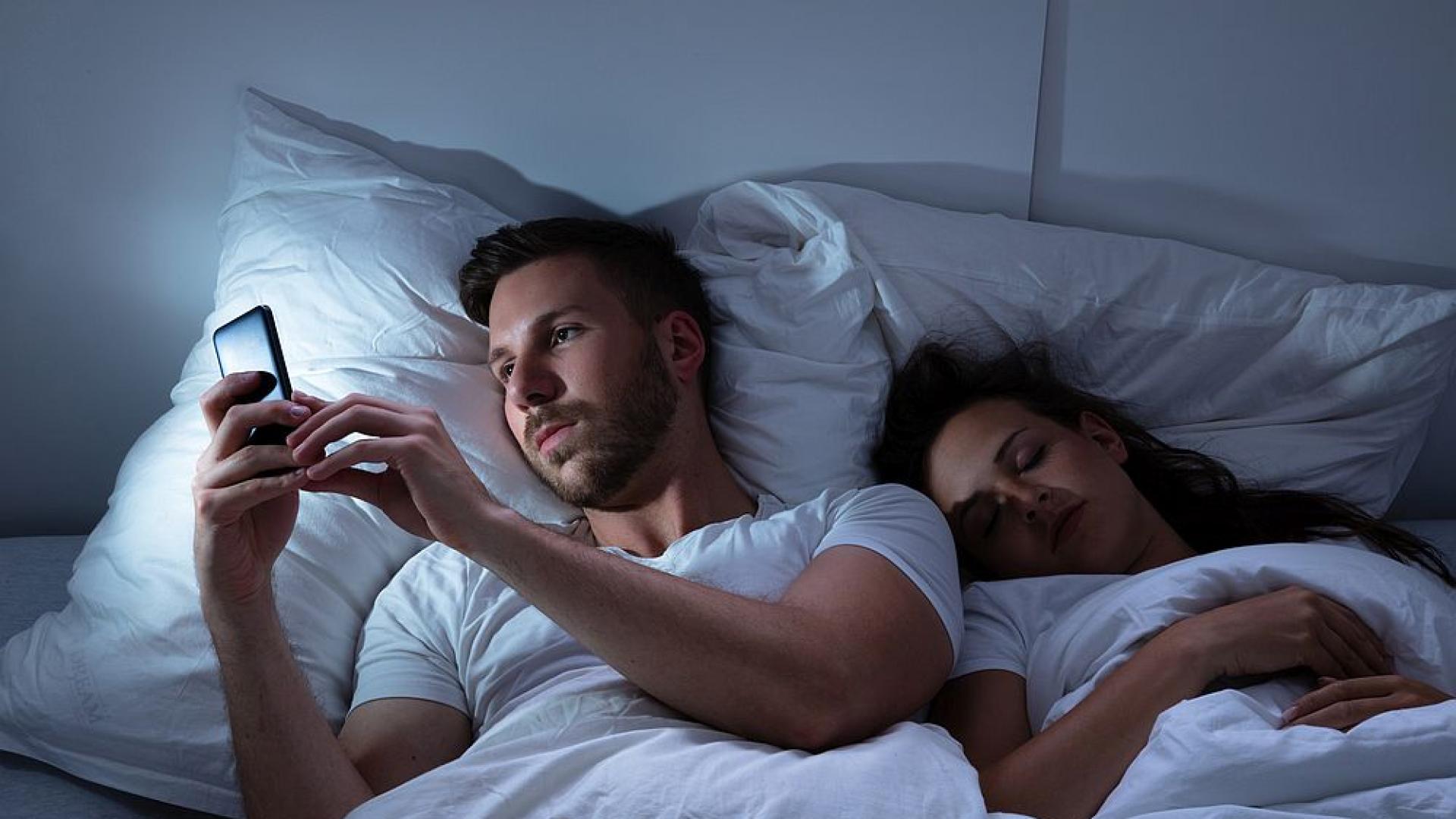 Жена случайно разкри изневярата на съпруга на своя приятелка по