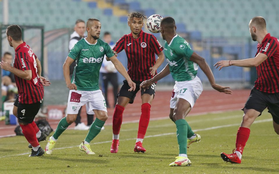 Отборите на Локомотив София и Берое играят при в откриващия