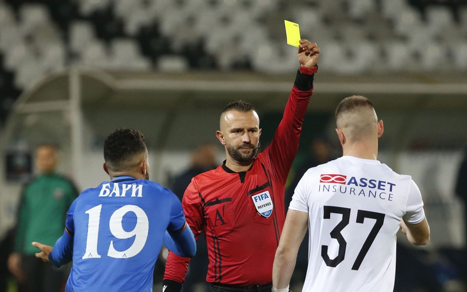 Отборите на Славия и Левски играят при резултат 0:0 в