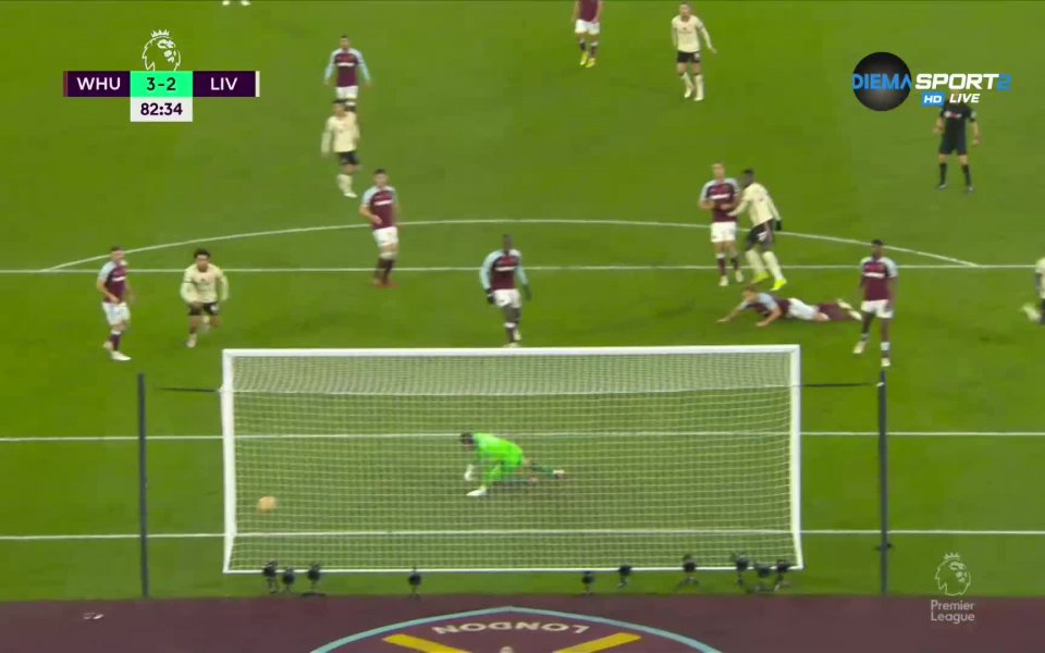 Ливърпул се върна в двубоя в 83-ата минута. Хендерсън намери