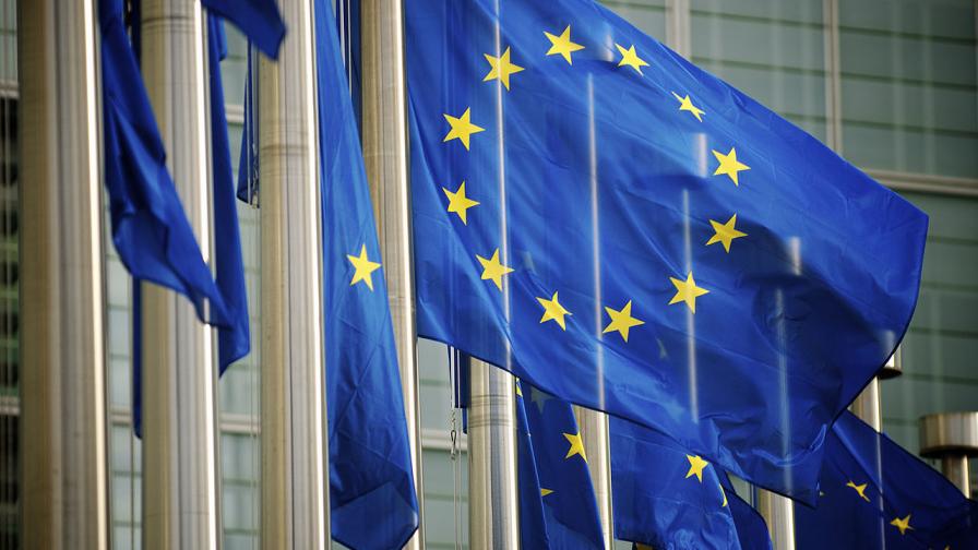 Съветът на Европа изключи Русия, свалиха руското знаме