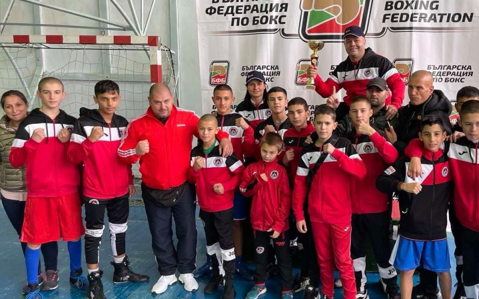 Локомотив София спечели титлата в бокса при учениците