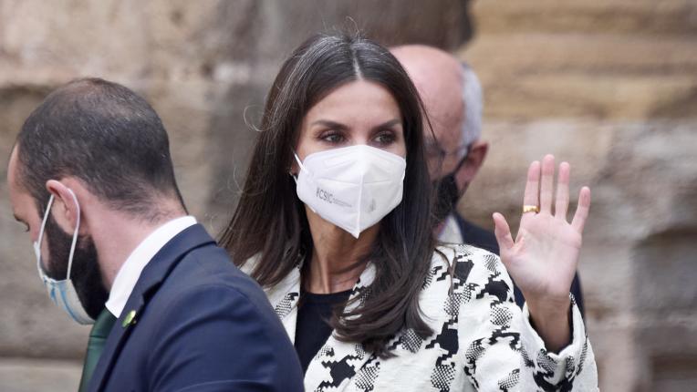  Кралица Летисия със стилна есенна композиция 