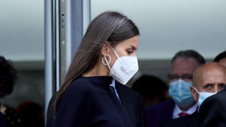  Кралица Летисия в черно от глава до пети 