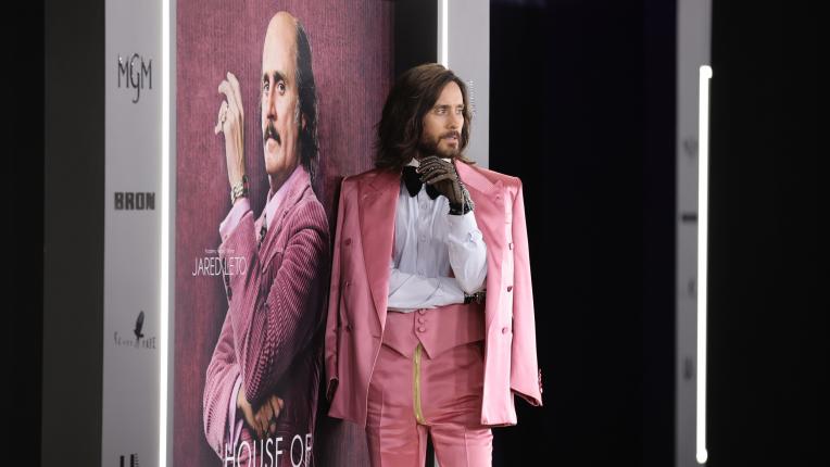 Джаред Лето в розов костюм