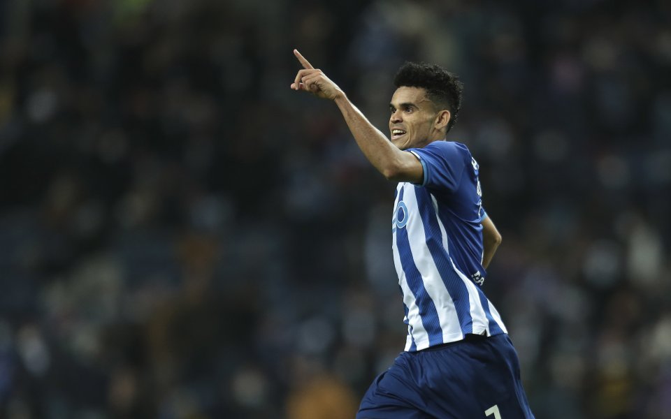 Порто е отхвърлил първата оферта на Тотнъм за нападателя Луис