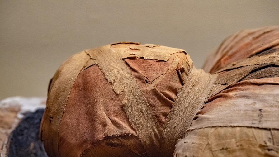 <p>Откриха мистериозна мумия, овързана с въжета в Перу (СНИМКИ)</p>
