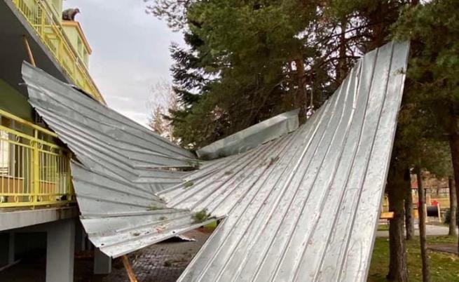 Буря отнесе покрива на детската градина в Ново село