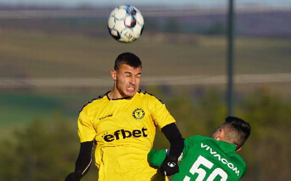 Миньор Перник се раздели с двама играчи. Това обяви изпълнителният