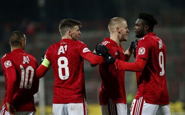Отборите на ЦСКА и Локомотив София играят при резултат 1 0 в последен
