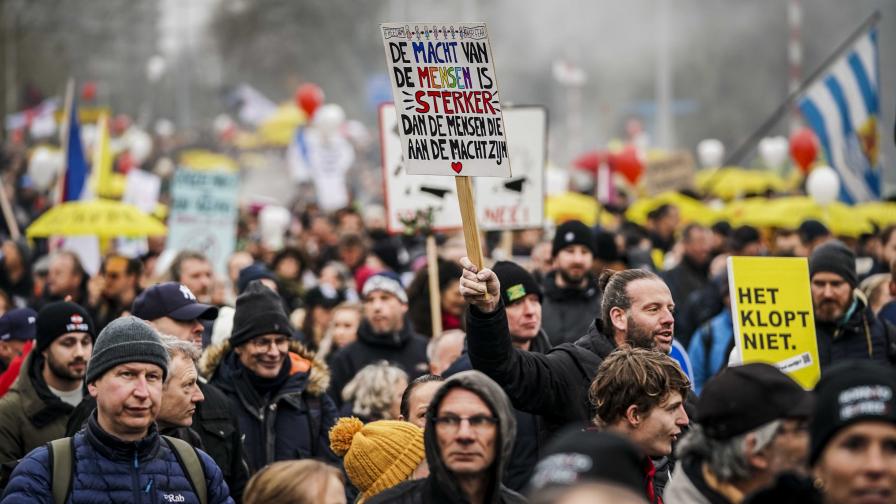 <p>Протести в Австрия и Нидерландия срещу COVID ограниченията</p>