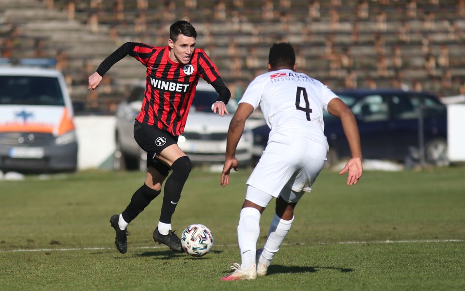 Локомотив Пловдив приема Славия в един от интересните мачове на