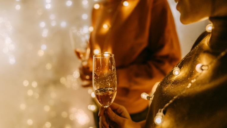  Как холивудските звезди посрещнаха 2022 година 